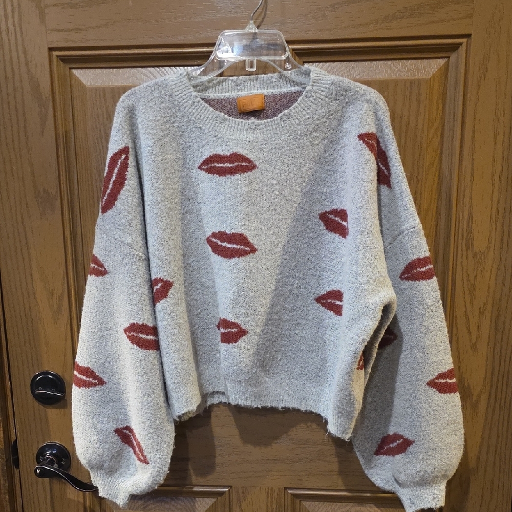 POL Lips Distressed Sweater Size M